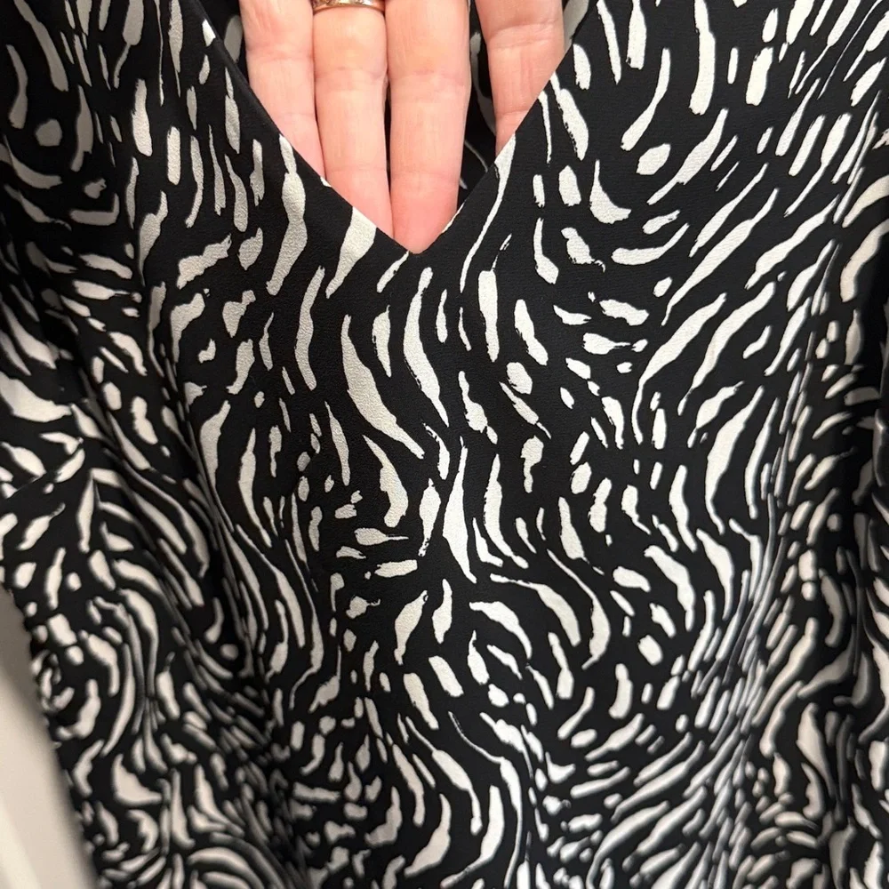 Nine West Set - Midi Skirt with Slit and V Neck Sleeveless Shell Top Medium EUC - Picture 9 of 13